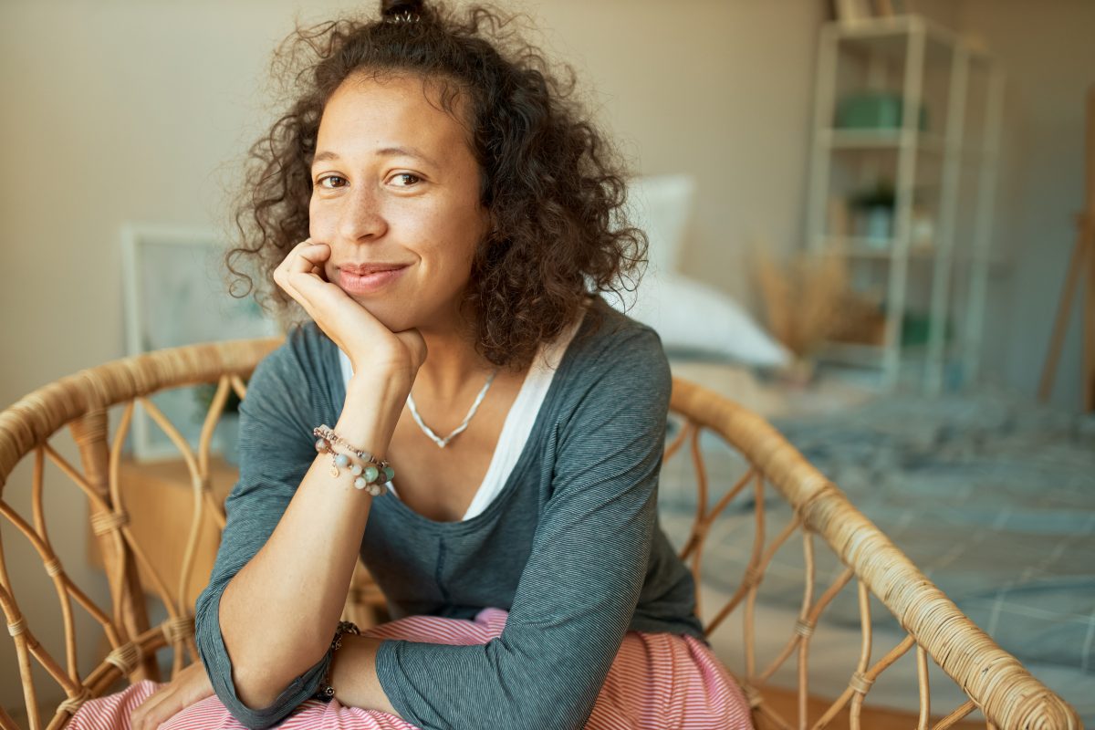 A Fertility2U patient relaxing at home